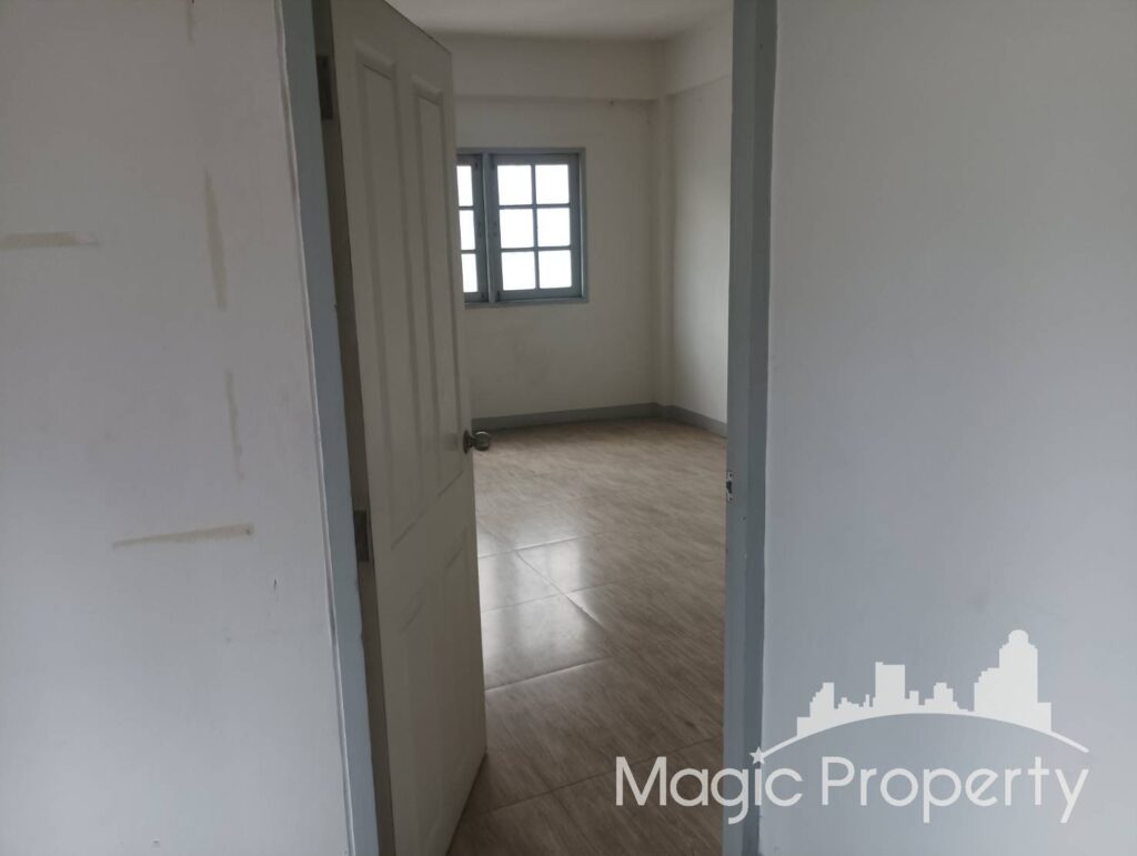Property Image – Commercial Building on Sukhumvit Road
