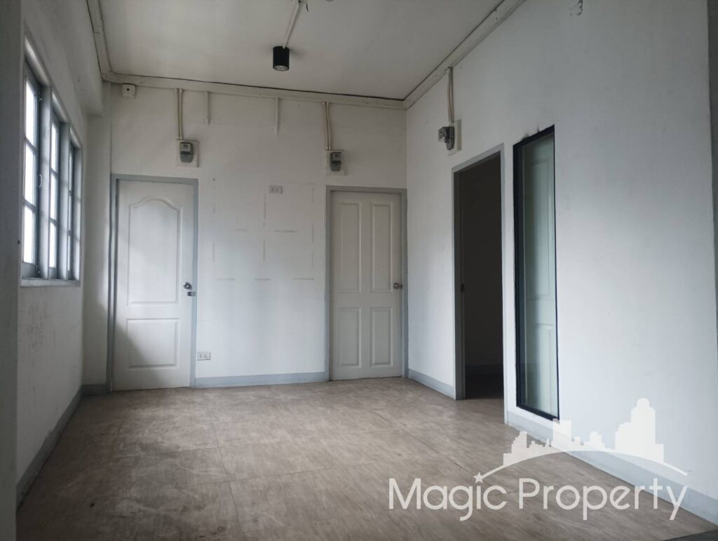 Property Image – Commercial Building on Sukhumvit Road