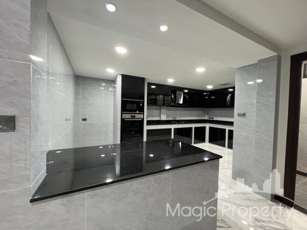Property Image – Townhouse in Sukhumvit 26 For Rent