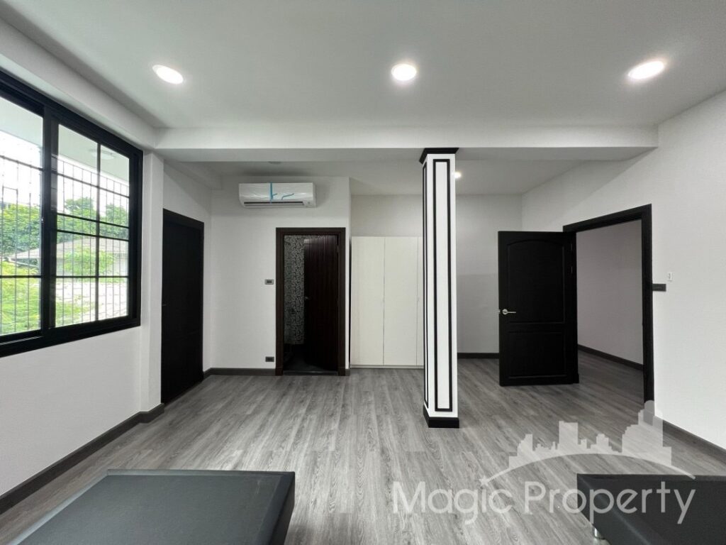 Property Image – Townhouse in Sukhumvit 26 For Rent
