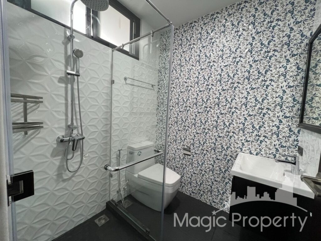 Property Image – Townhouse in Sukhumvit 26 For Rent