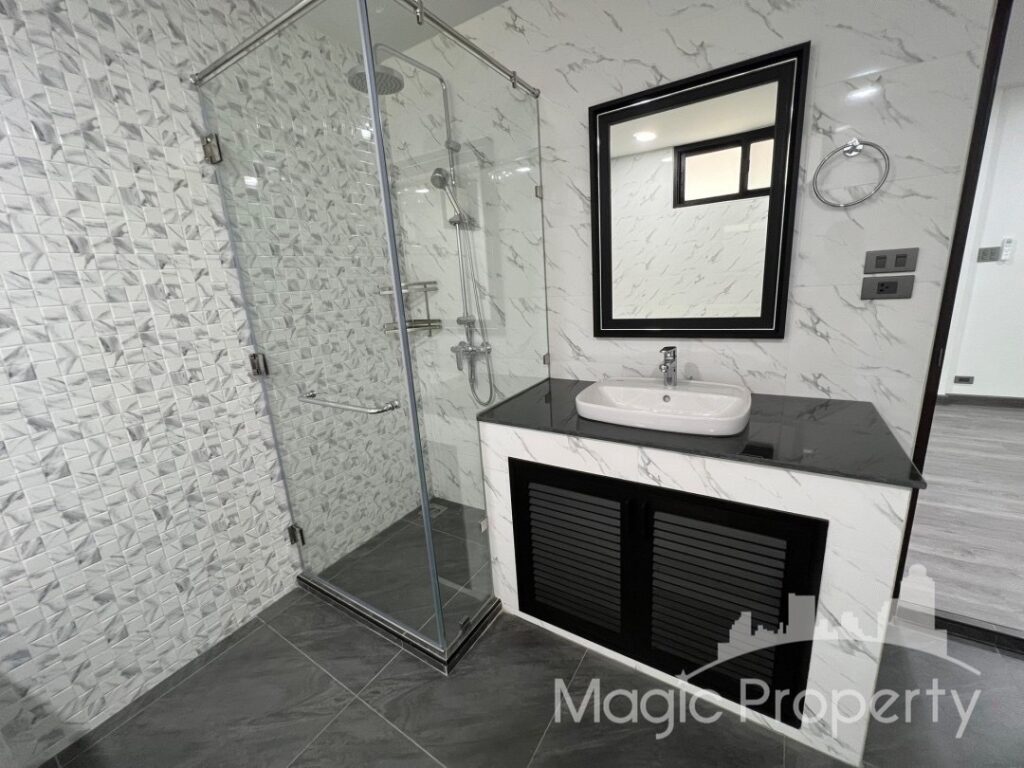 Property Image – Townhouse in Sukhumvit 26 For Rent
