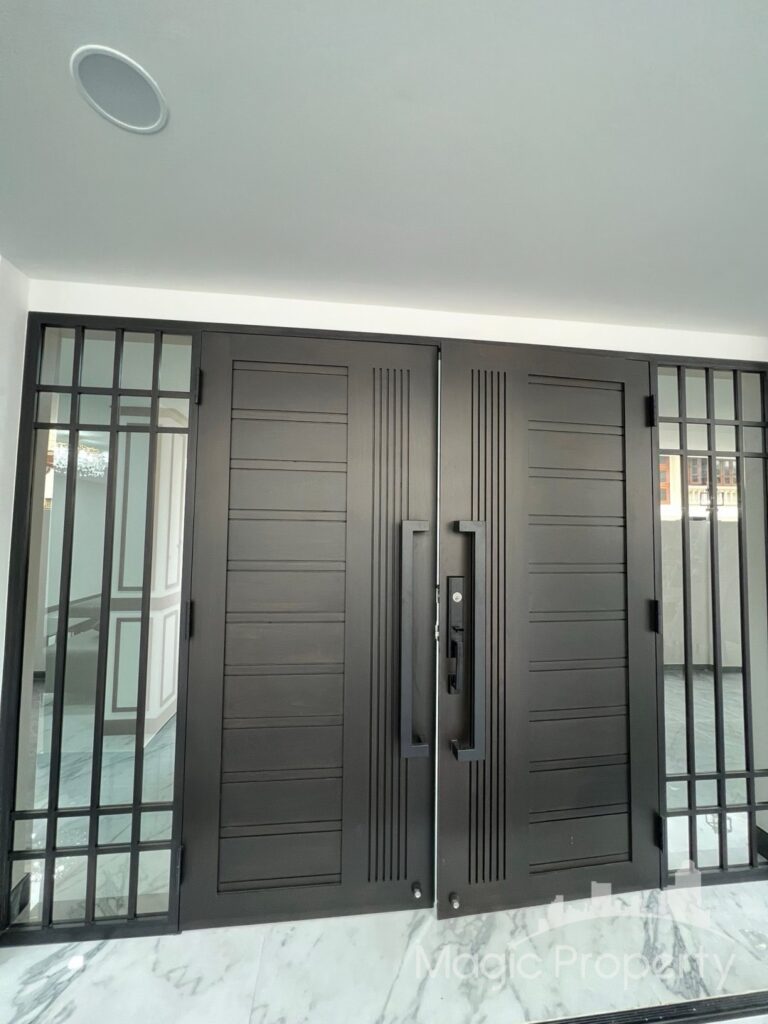 Property Image – Townhouse in Sukhumvit 26 For Rent