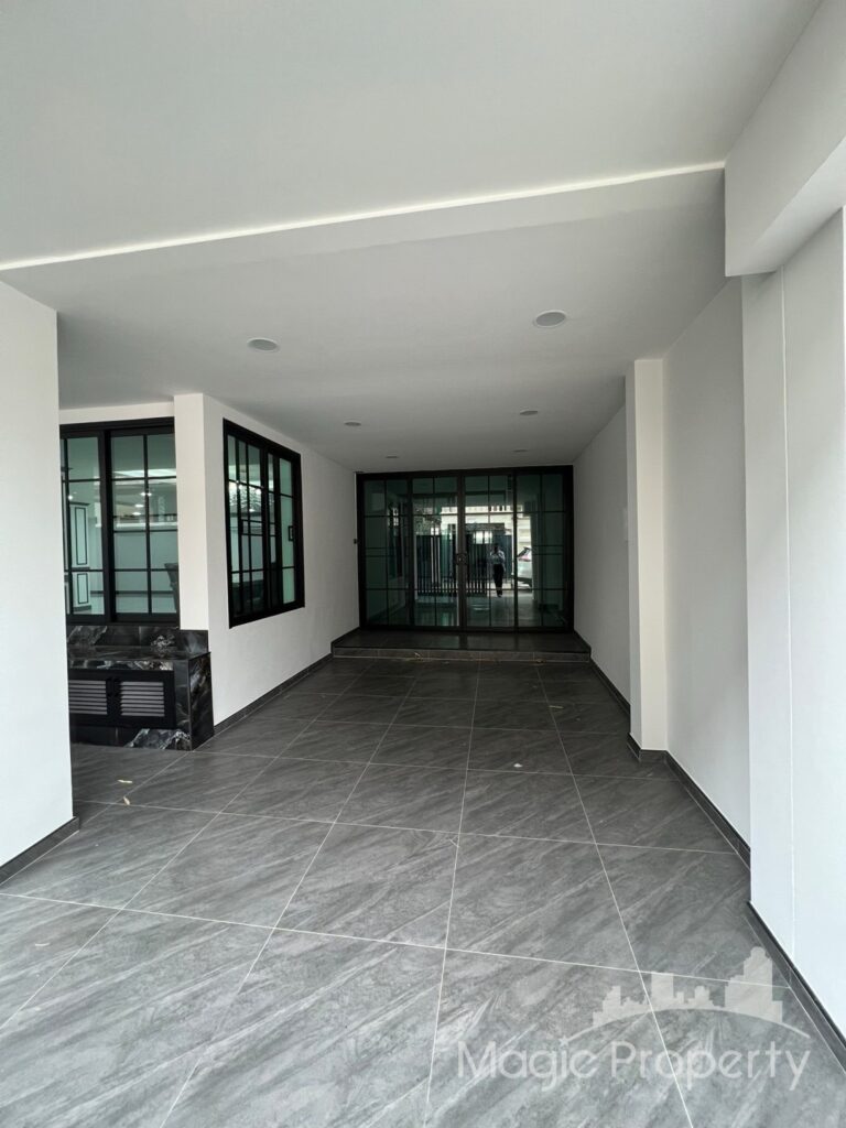 Property Image – Townhouse in Sukhumvit 26 For Rent