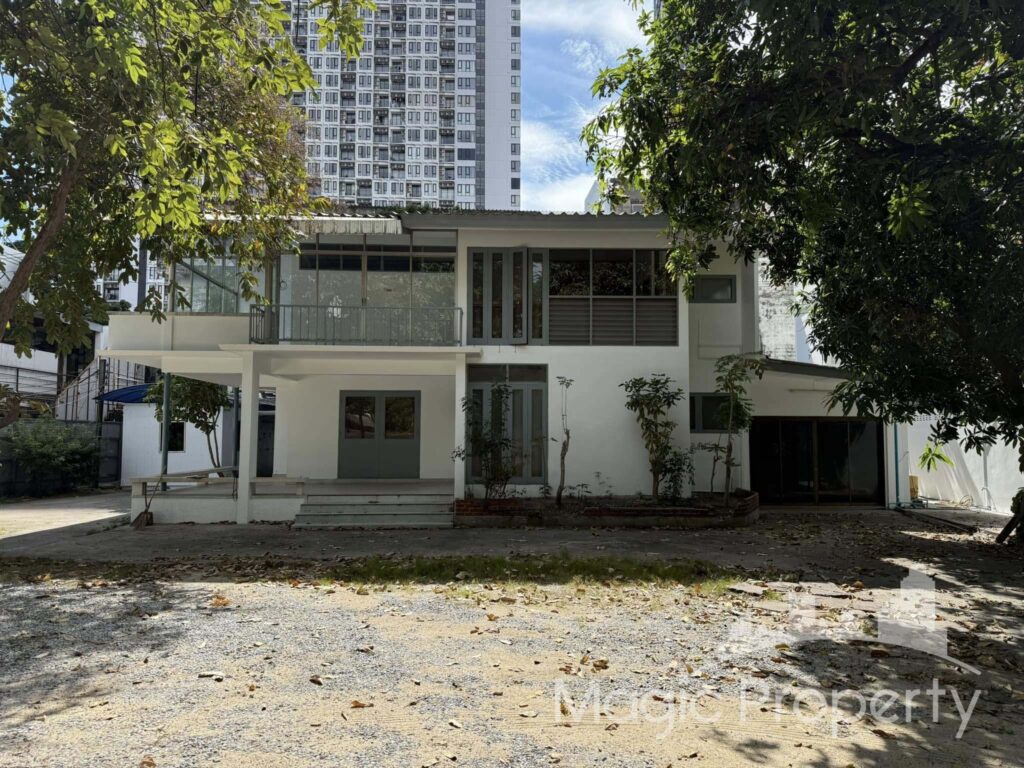 House For Rent in Ekkamai 15, Soi Sukhumvit 63, Khlong Tan Nuea, Watthana, Bangkok 10110. Near Tops Market Ekkamai. | MGP1368