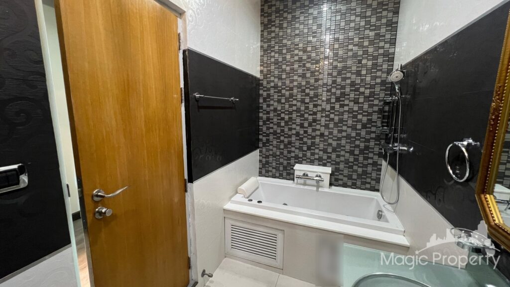For Rent 5 Bed Townhome in Khlong Tan, Bangkok | ฿225,000/month | MGP1414 – Photo 42