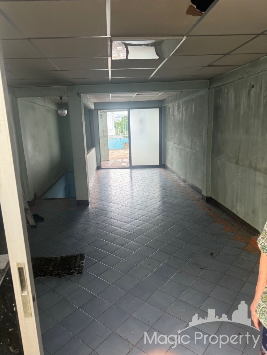 4 Floor Shophouse on Onnut Road