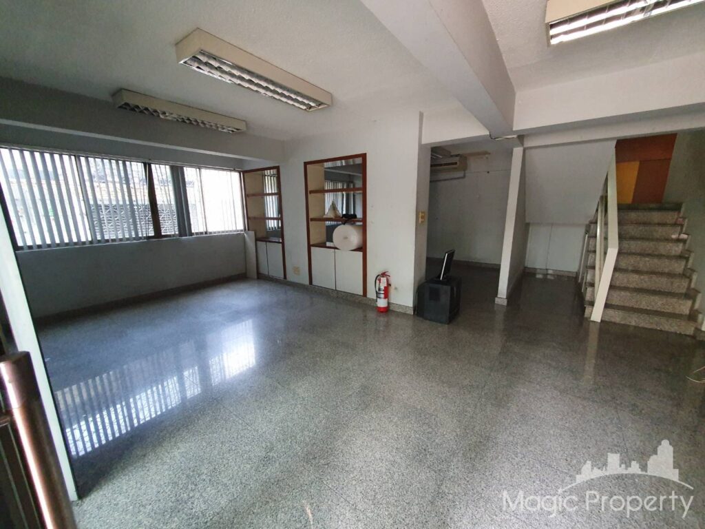 Commercial/Office in Khlong Tan Nuea, Bangkok | ฿170,000 | MGP1445 – Photo 2