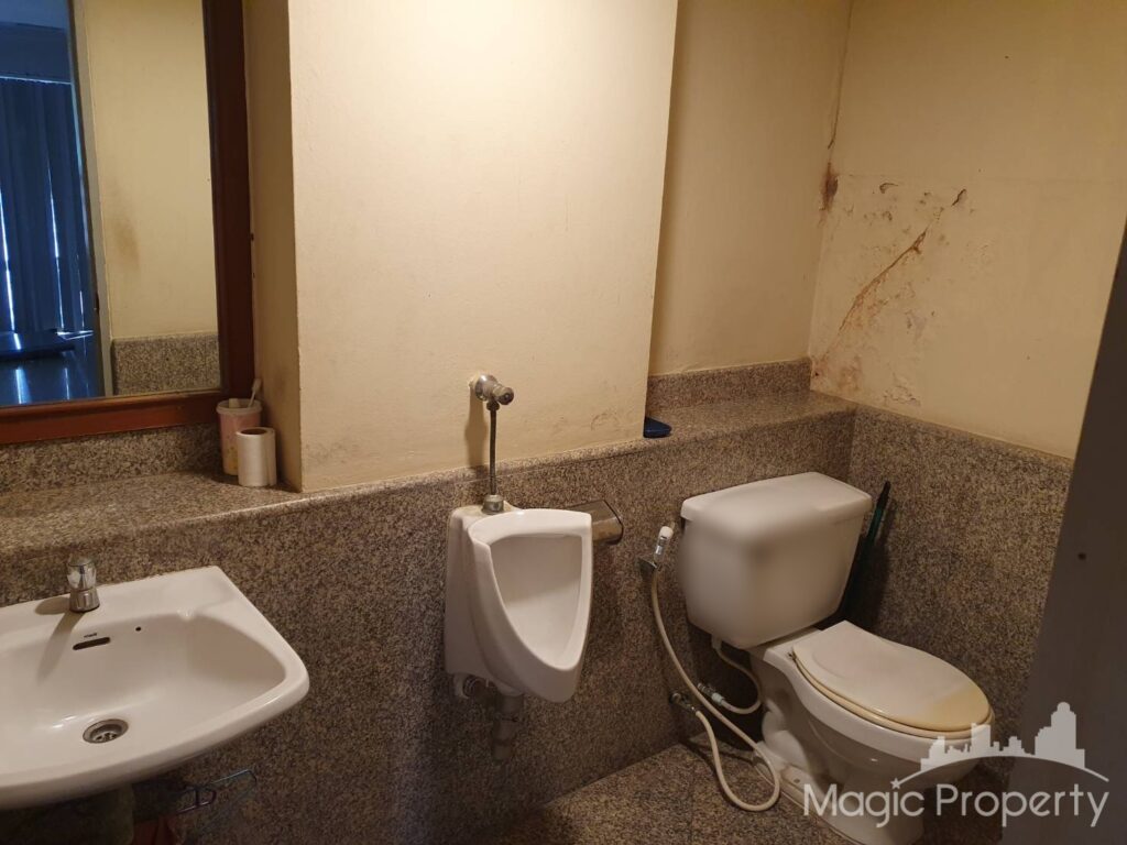 Commercial/Office in Khlong Tan Nuea, Bangkok | ฿170,000 | MGP1445 – Photo 10