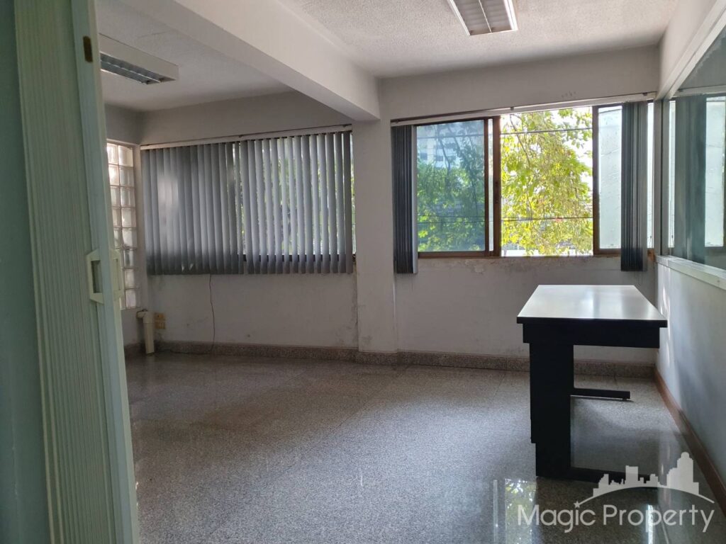 Commercial/Office in Khlong Tan Nuea, Bangkok | ฿170,000 | MGP1445 – Photo 6