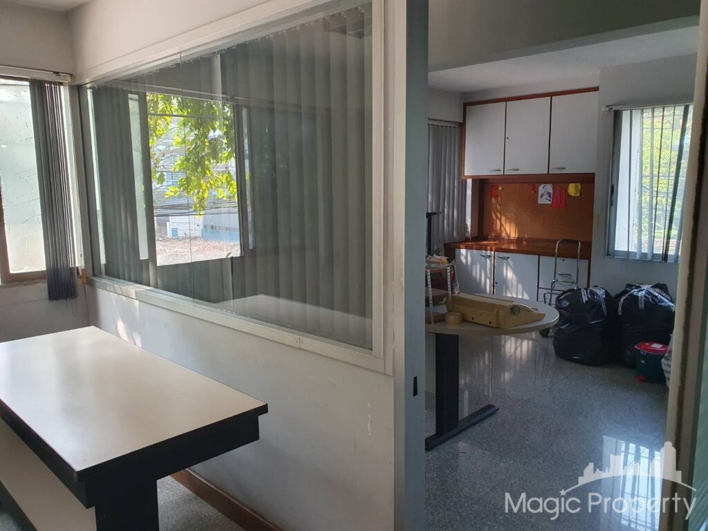 Commercial/Office in Khlong Tan Nuea, Bangkok | ฿170,000 | MGP1445 – Photo 4
