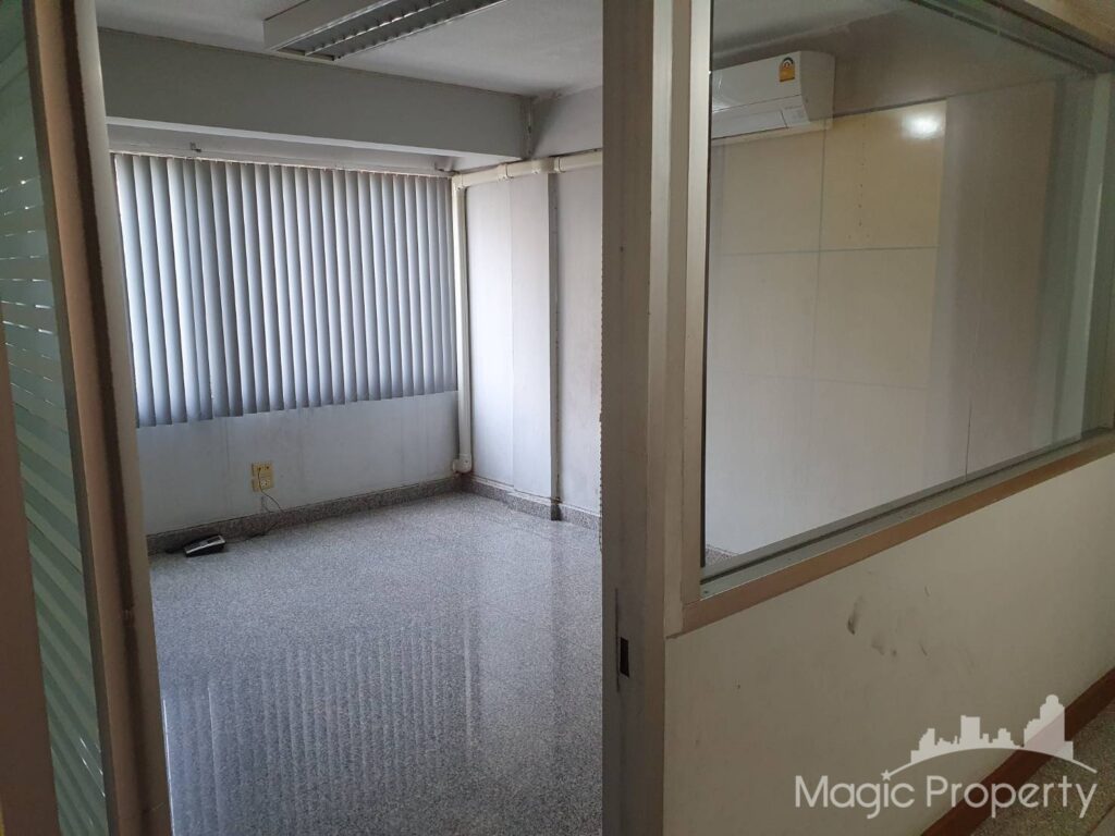 Commercial/Office in Khlong Tan Nuea, Bangkok | ฿170,000 | MGP1445 – Photo 5