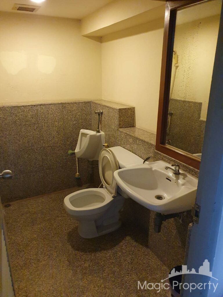 Commercial/Office in Khlong Tan Nuea, Bangkok | ฿170,000 | MGP1445 – Photo 11