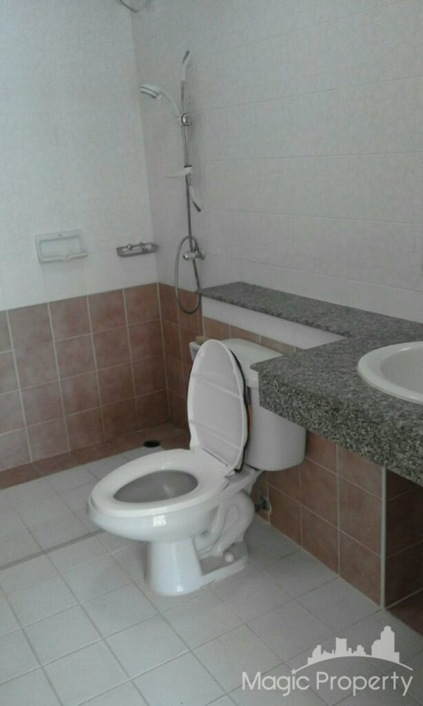 3 Bed Townhome in Baan Klang Muang Rama 9 Soi 43, Suan Luang, Bangkok | ฿30,000 | MGP1483 – Photo 11