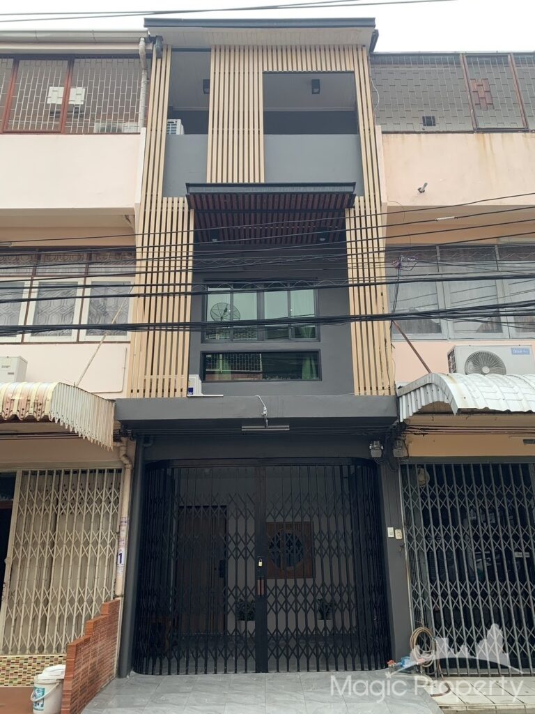 3 Bed Townhome in Bang Sue, Bangkok | ฿40,000 | MGP1484 – Photo 1