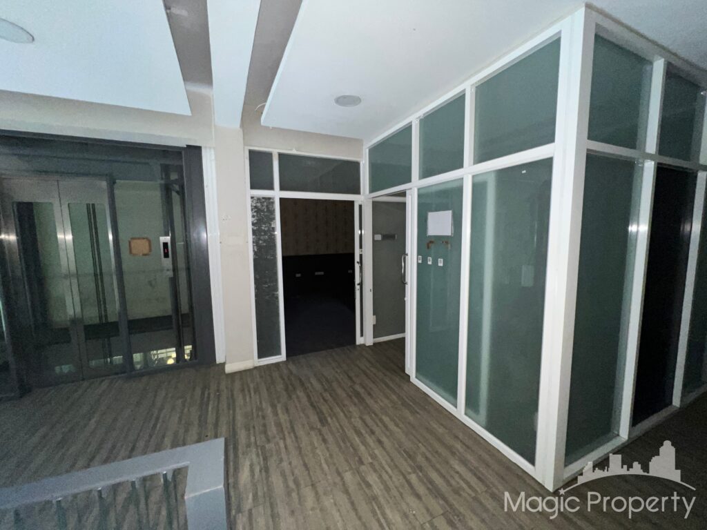 4 Storey Commercial Building For Rent in Thonglor | MGP1485 – Photo 20