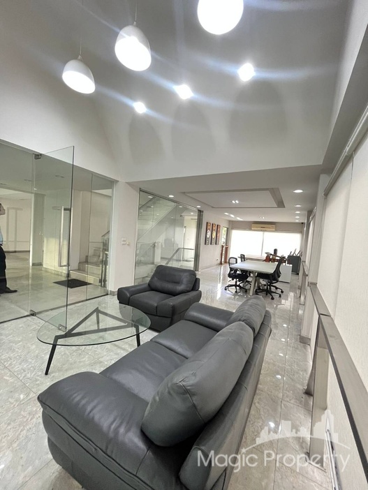 Commercial Building For Rent in Soi Sukhumvit 50