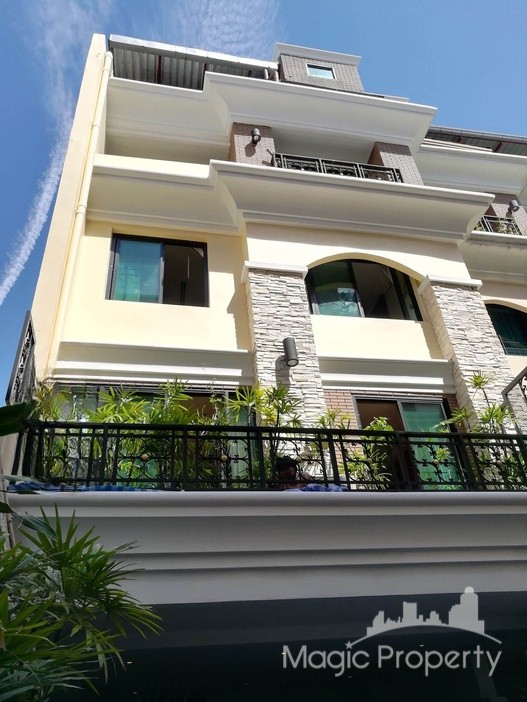 Evanston Thonglor 25