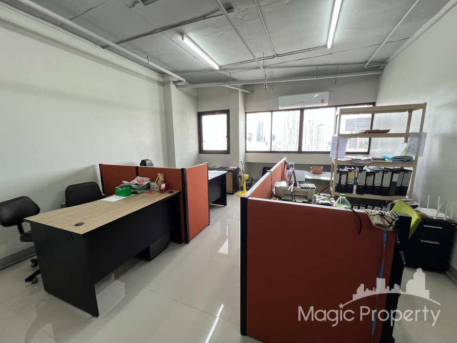 For Rent Commercial/Office in Modern Town, Khlong Tan Nuea, Bangkok | ฿15,000/month | MGP1752 – Photo 2 For Rent Commercial/Office in Modern Town, Khlong Tan Nuea, Bangkok | ฿15,000/month | MGP1752 – Photo 2