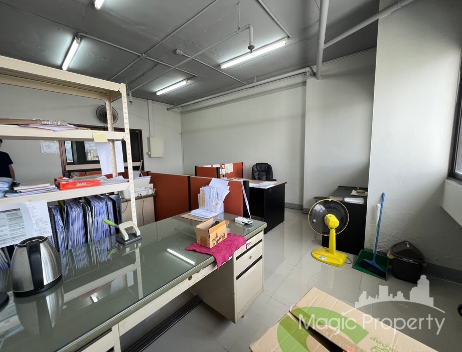 For Rent Commercial/Office in Modern Town, Khlong Tan Nuea, Bangkok | ฿15,000/month | MGP1752 – Photo 4 For Rent Commercial/Office in Modern Town, Khlong Tan Nuea, Bangkok | ฿15,000/month | MGP1752 – Photo 4