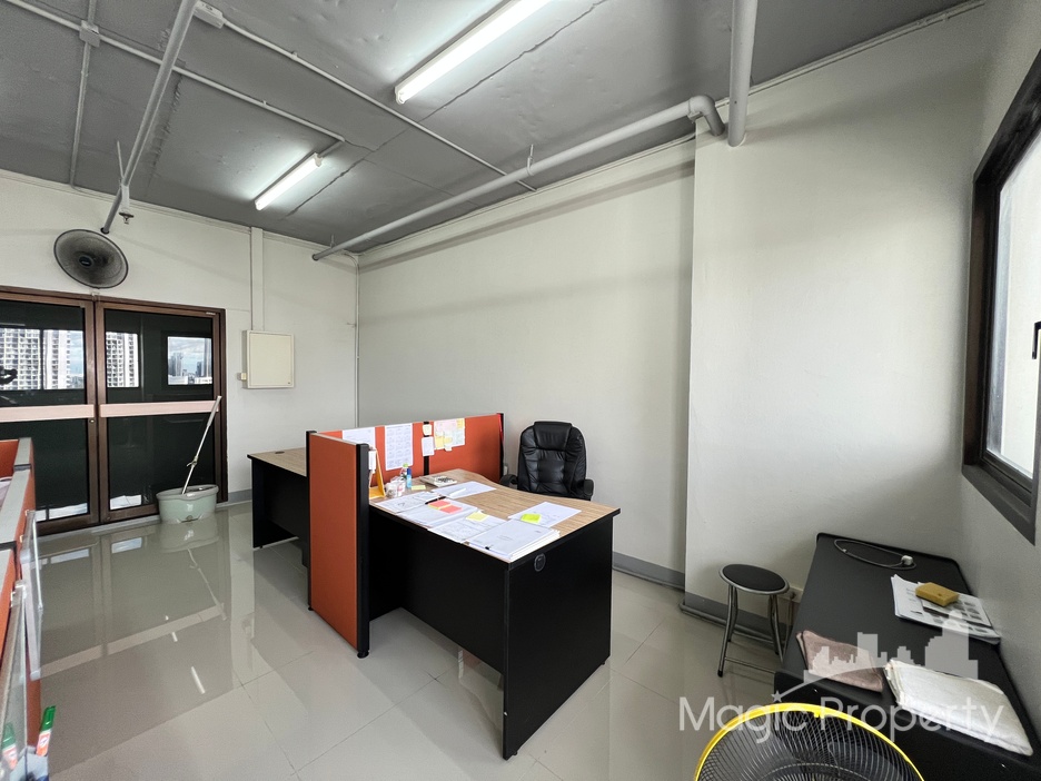 For Rent Commercial/Office in Modern Town, Khlong Tan Nuea, Bangkok | ฿15,000/month | MGP1752 – Photo 5 For Rent Commercial/Office in Modern Town, Khlong Tan Nuea, Bangkok | ฿15,000/month | MGP1752 – Photo 5