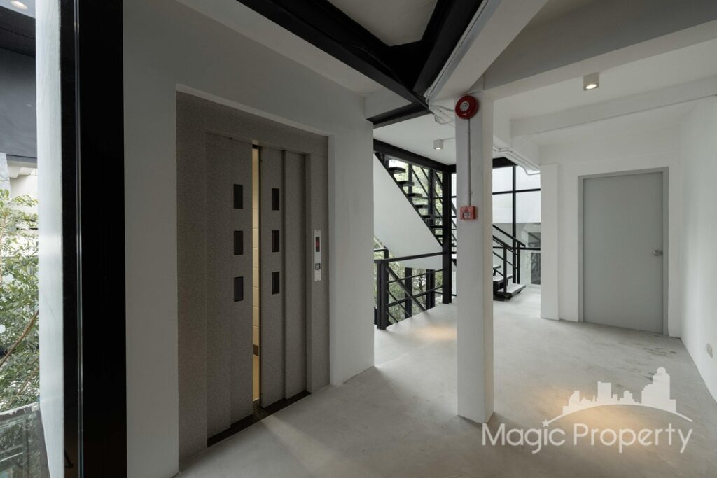 For Rent Commercial/Office in Khlong Tan Nuea, Bangkok | ฿200,000/month | MGP1824 – Photo 3