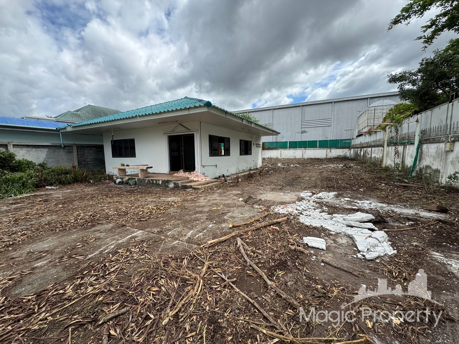 Land with Warehouse in Soi Lasalle 32