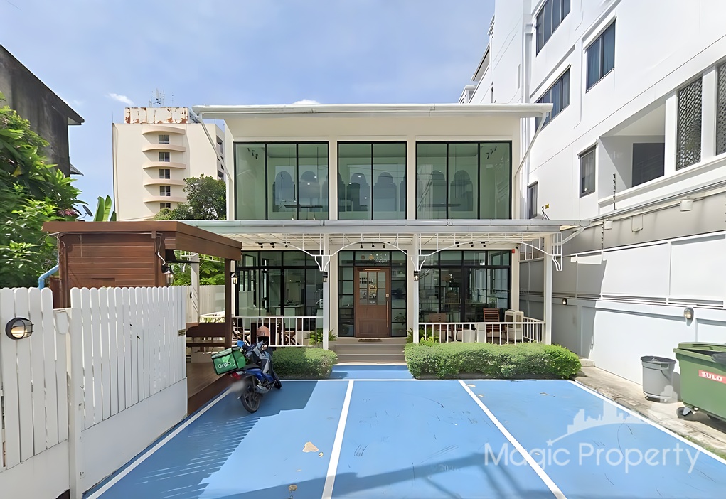 Commercial Building on Sukhumvit 63 Road