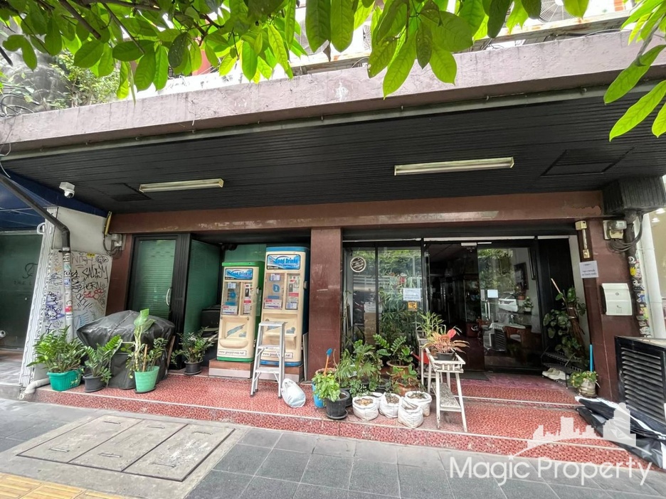 Commercial Building on Sukhumvit Road