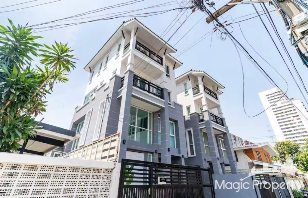 For Rent 3 Bed Townhome in Khlong Tan Nuea, Bangkok | ฿65,000/month | MGP2059 – Photo 1