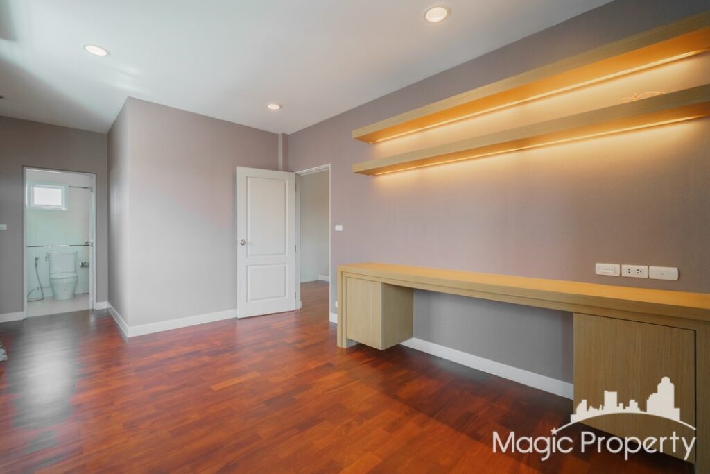 For Sale 5 Bed Single House in Grand Bangkok Boulevard Rama 9 - Srinakarin, Thap Chang, Bangkok | ฿26,500... – Photo 11