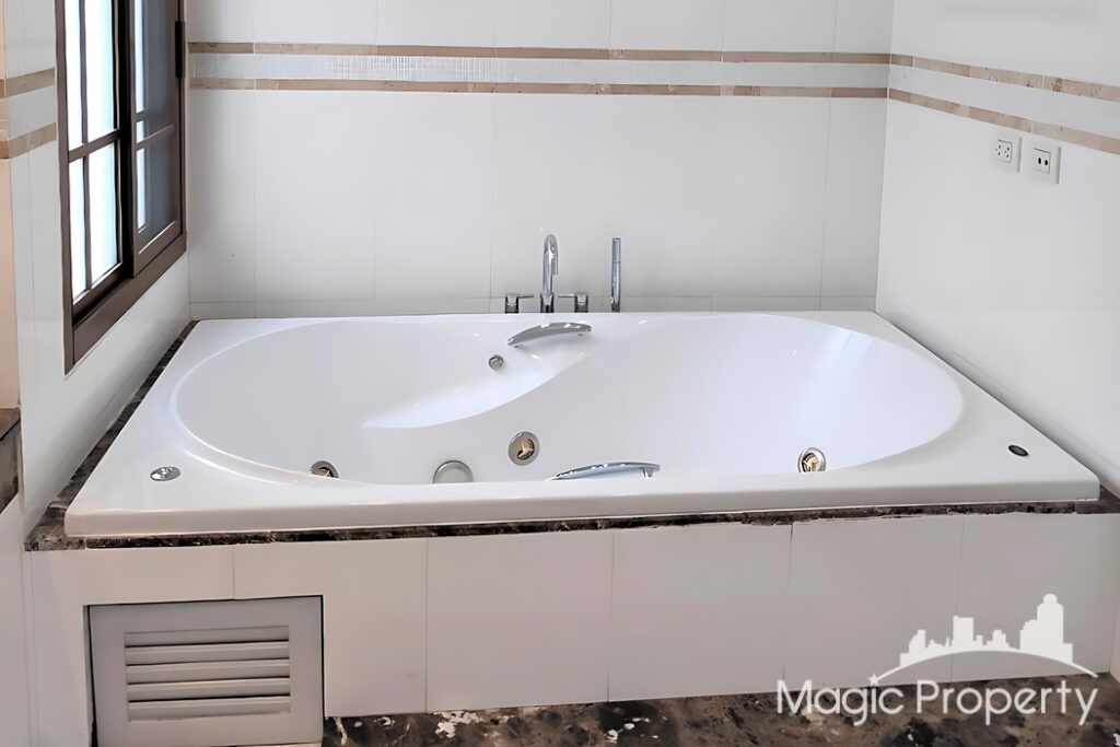 For Rent 4 Bed Single House in Baan Sansiri Sukhumvit 67, Phra Khanong Nuea, Bangkok | ฿180,000/month | M... – Photo 24