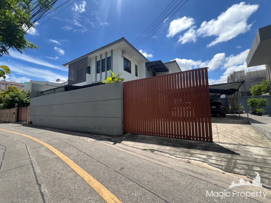 4 Bedroom Single House in Soi Sukhumvit 65