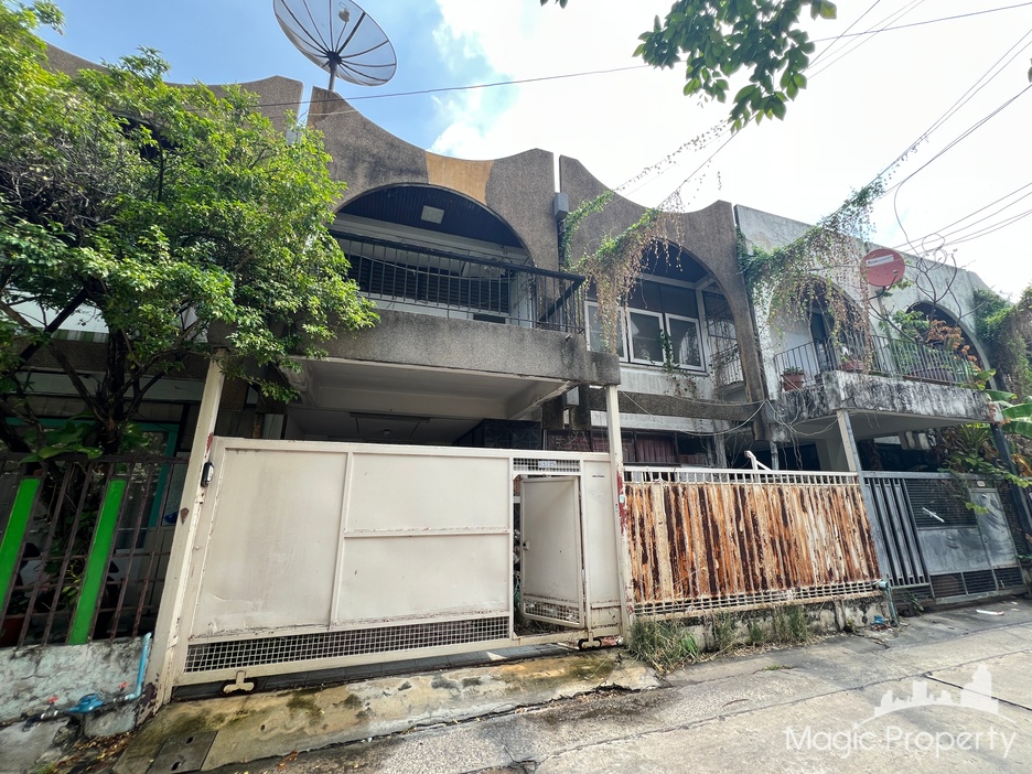 Townhouse in Ekkamai 12