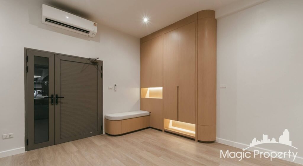 For Rent 5 Bed Townhome in Regent 71 Place, Phra Khanong Nuea, Bangkok | ฿160,000/month | MGP2127 – Photo 1
