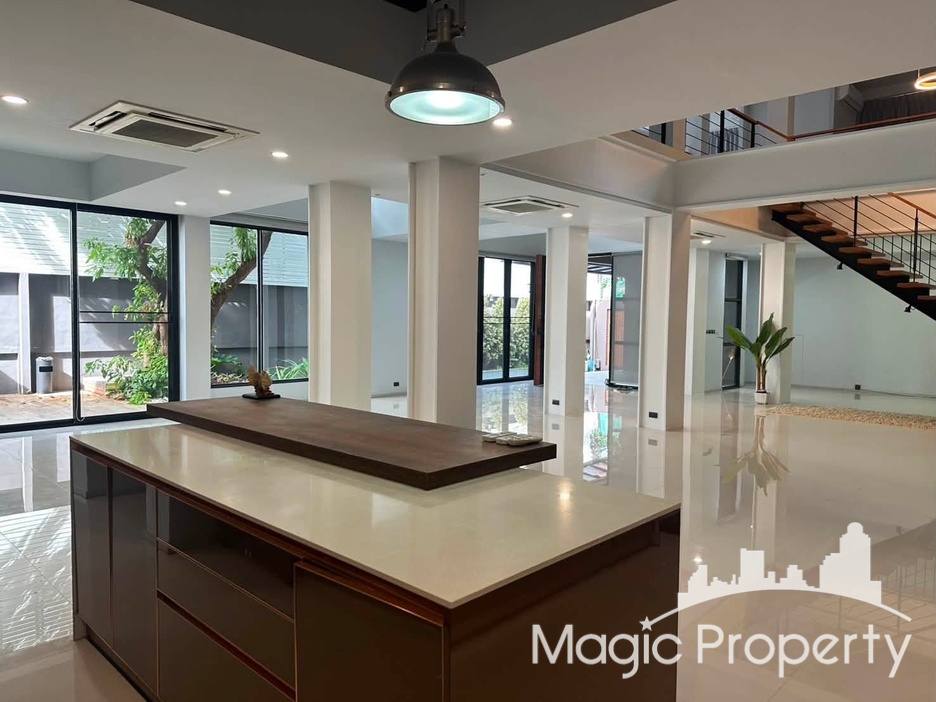Luxury Pool Villa in Sukhumvit 71 for Rent