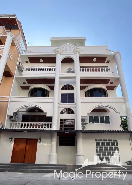 Luxury 5-Storey Townhouse Thonglor Soi 25