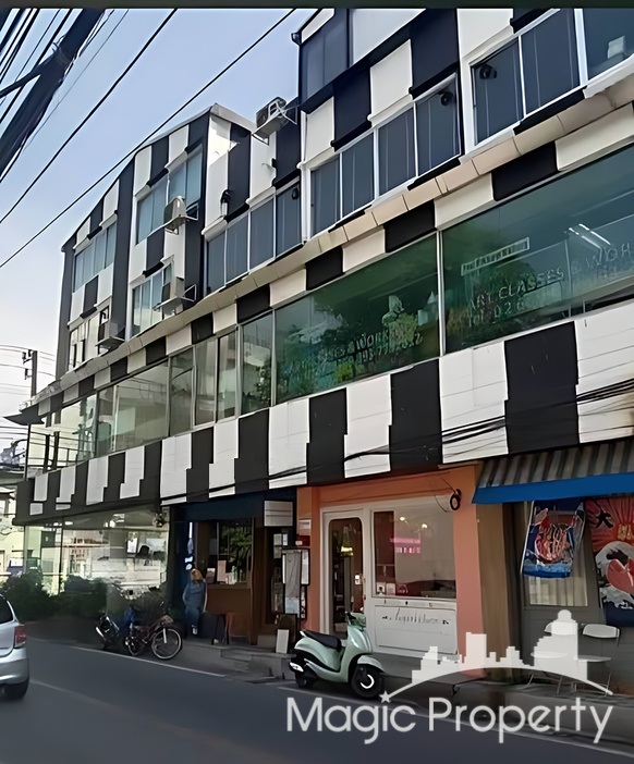 Commercial Building in Soi Sukhumvit 49 for Sale