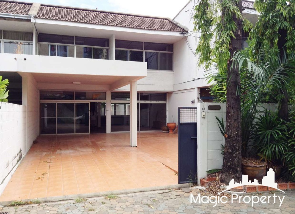 Townhouse in Soi Pridi Banomyong 41