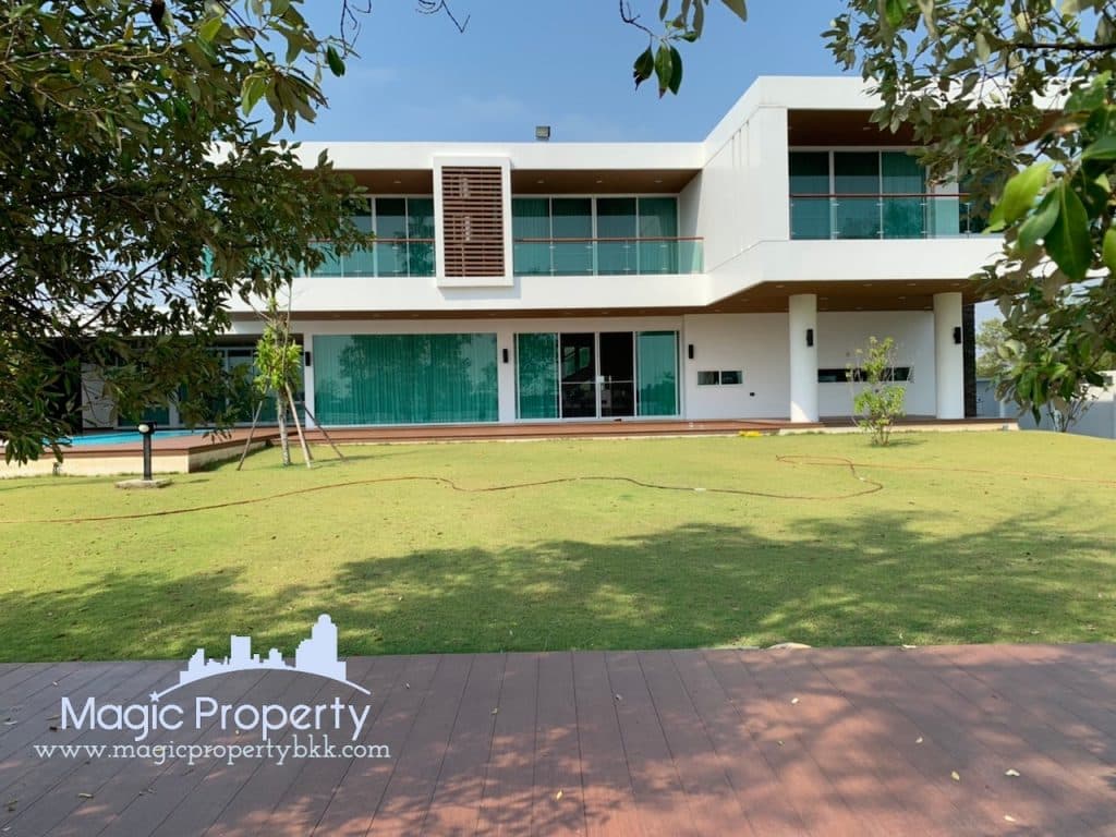 5 Bedrooms Modern Style Single House with private swimming pool For Sale in Bangpakong Riverside Country Club Project Chachoengsao