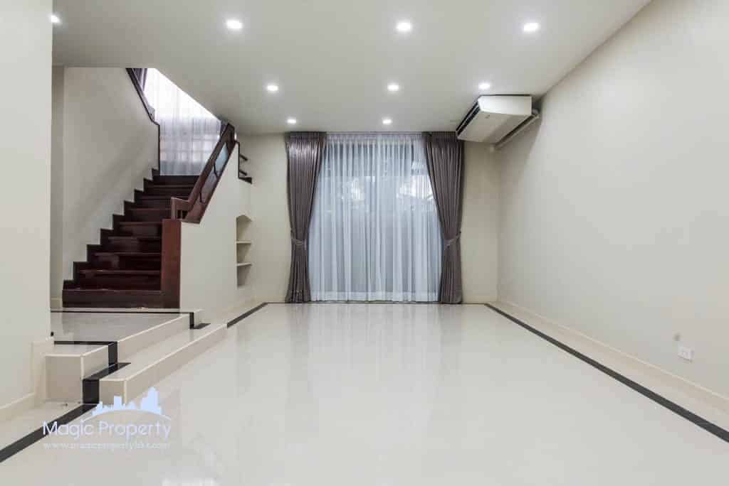 4 Story Townhouse in Ekkamai 12 For Sale Located Near Don Donki Mall