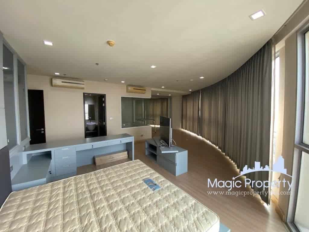 3 Bedroom Condominium For Sale in Sky Walk Condominium, Phra Khanong, Watthana, Bangkok 10110 