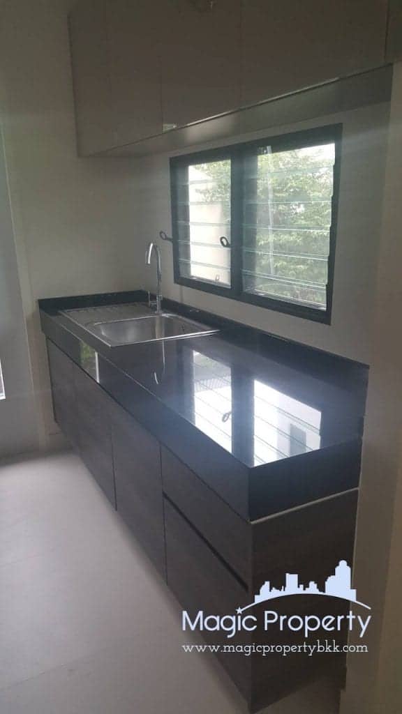 4 Bedrooms Single House For Sale in Manthana Srinakarin Bangna Located at Namdaeng - Bangplee Road, Tambon Bang Kaeo, Amphoe Bang Phli, Samut Prakan 10540..