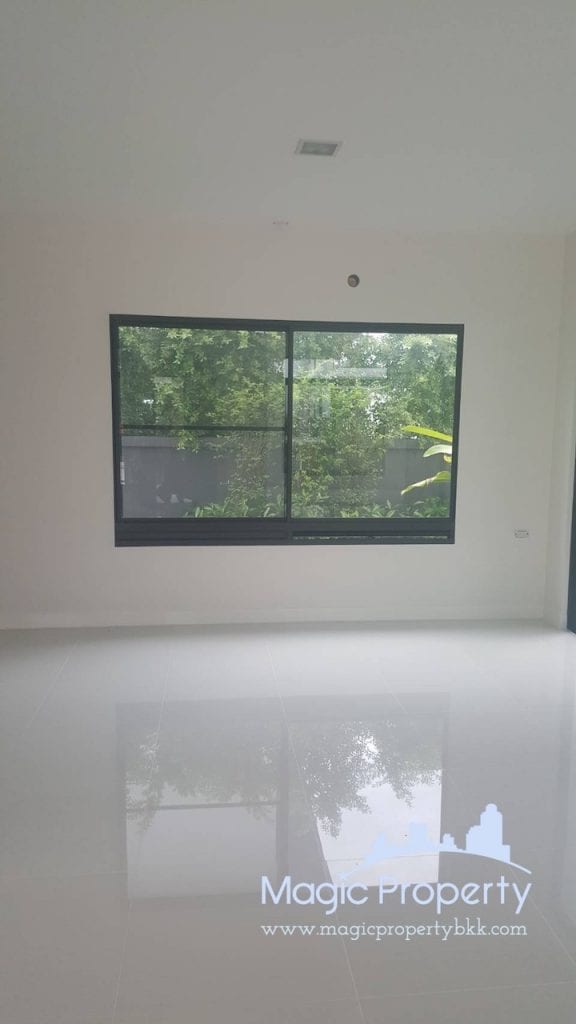 4 Bedrooms Single House For Sale in Manthana Srinakarin Bangna Located at Namdaeng - Bangplee Road, Tambon Bang Kaeo, Amphoe Bang Phli, Samut Prakan 10540..