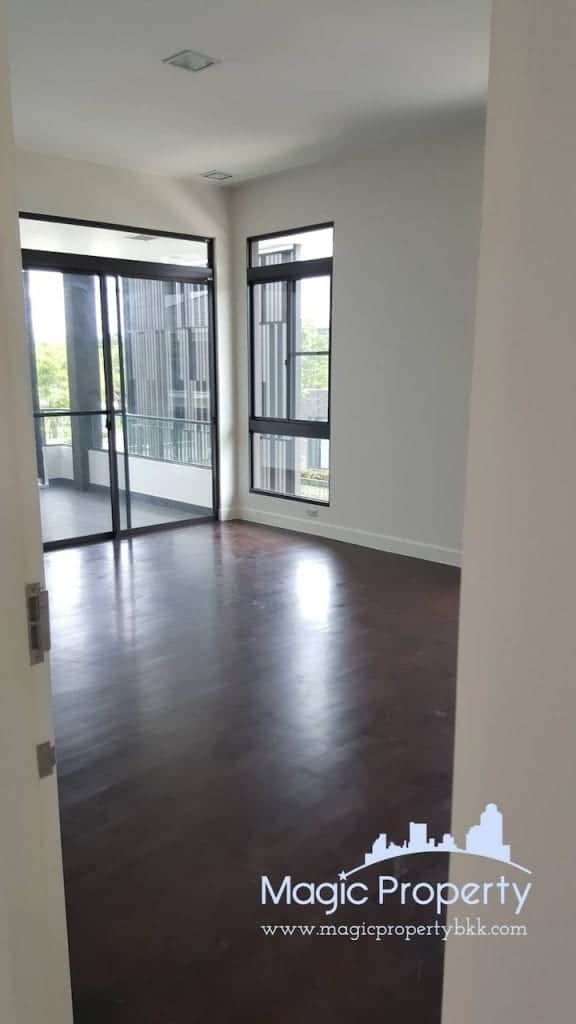 4 Bedrooms Single House For Sale in Manthana Srinakarin Bangna Located at Namdaeng - Bangplee Road, Tambon Bang Kaeo, Amphoe Bang Phli, Samut Prakan 10540..