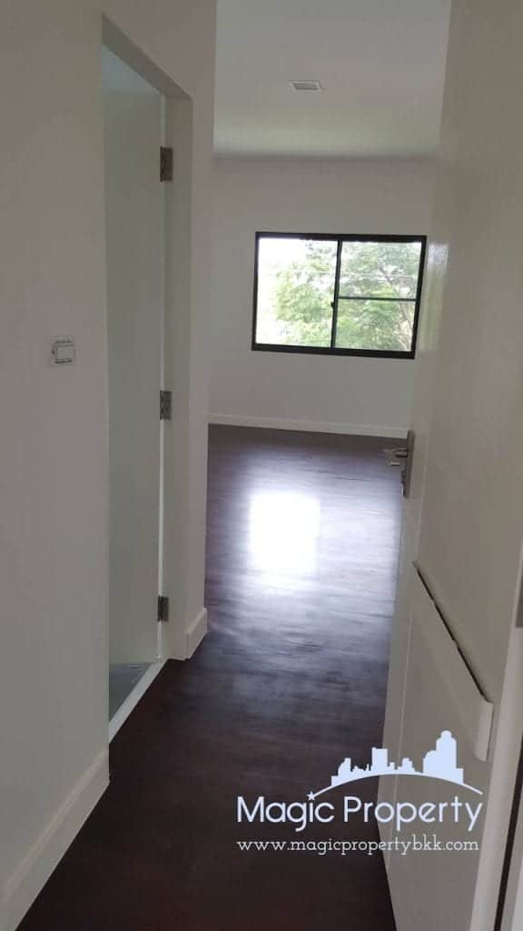 4 Bedrooms Single House For Sale in Manthana Srinakarin Bangna Located at Namdaeng - Bangplee Road, Tambon Bang Kaeo, Amphoe Bang Phli, Samut Prakan 10540..