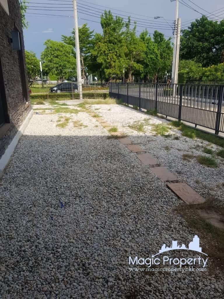 4 Bedrooms Single House For Sale in Manthana Srinakarin Bangna Located at Namdaeng - Bangplee Road, Tambon Bang Kaeo, Amphoe Bang Phli, Samut Prakan 10540..