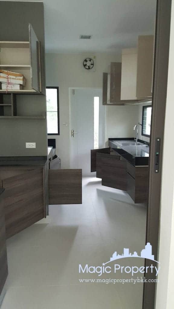 4 Bedrooms Single House For Sale in Manthana Srinakarin Bangna Located at Namdaeng - Bangplee Road, Tambon Bang Kaeo, Amphoe Bang Phli, Samut Prakan 10540..